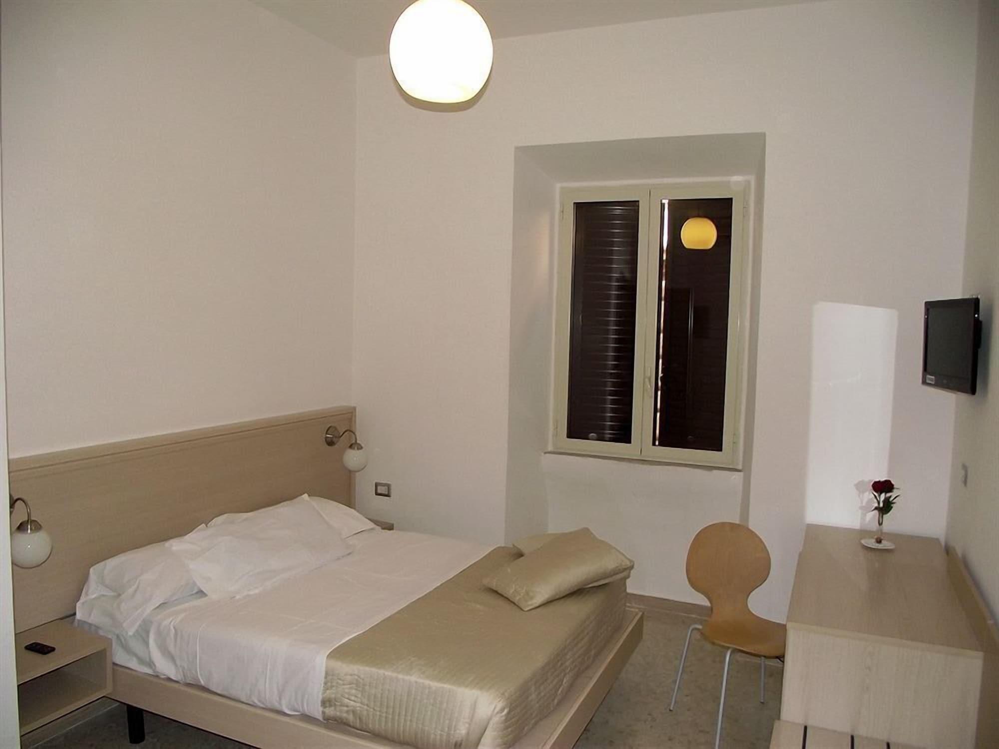 Elide Hotel Rom